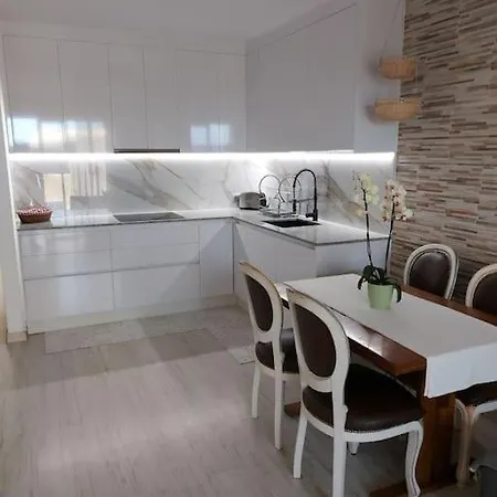 公寓 Laikas House